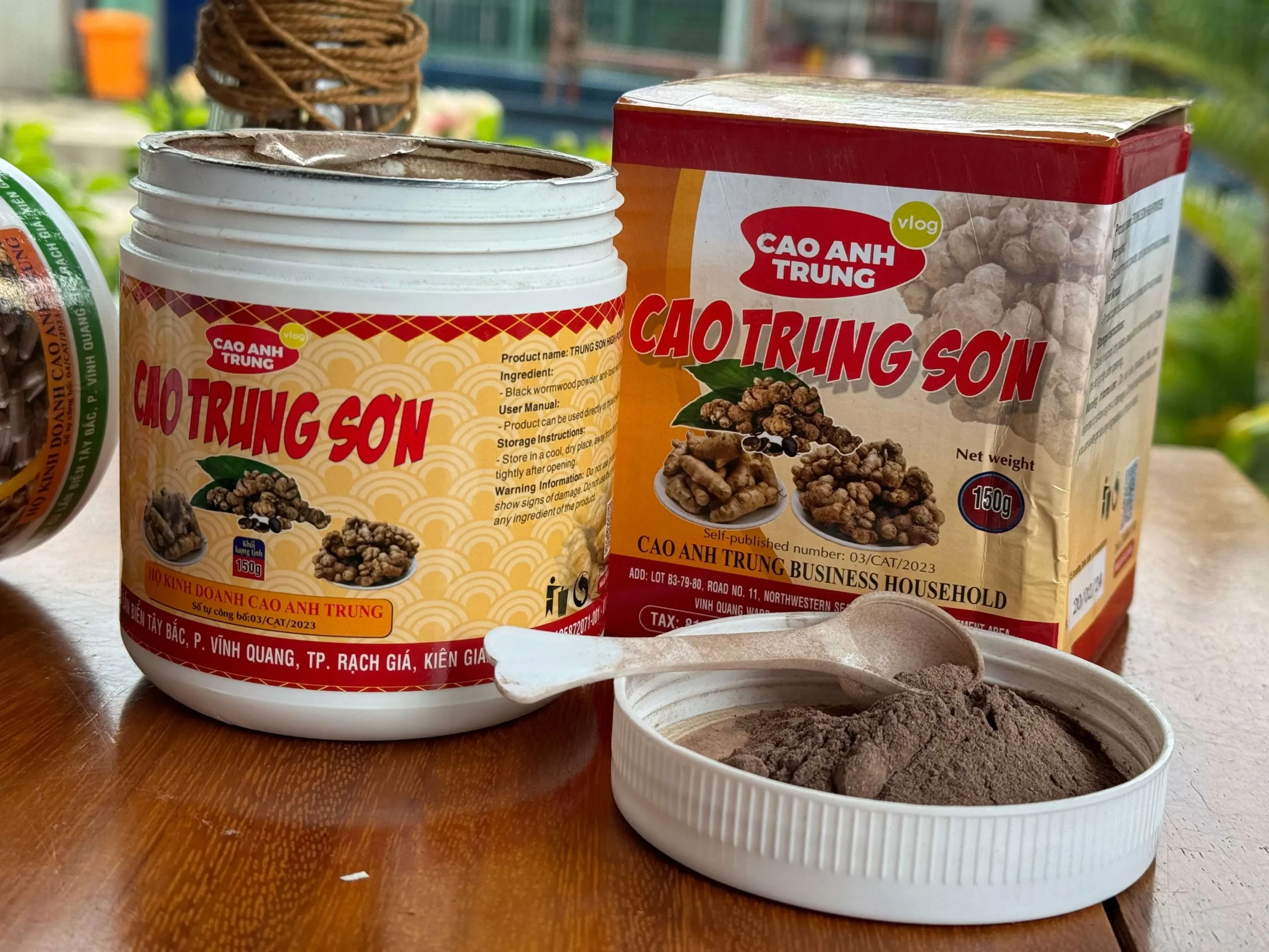 Bột ngải đen Cao Trung Sơn được điều chế từ 100% dược liệu thiên nhiên