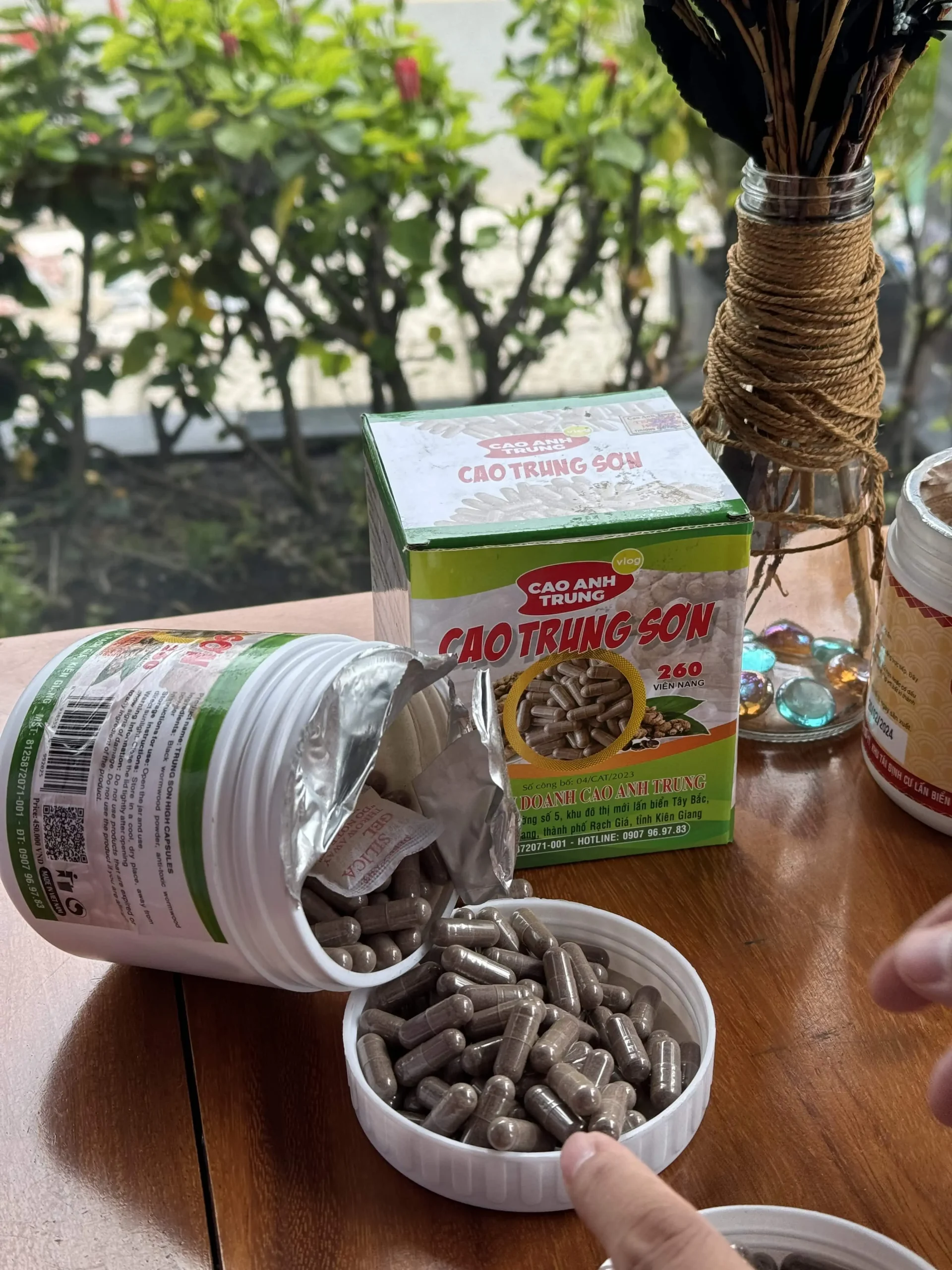Bảo quản viên uống ngải đen như thế nào để giữ trọn dược tính? 3 Lưu ý về lọ đựng sản phẩm